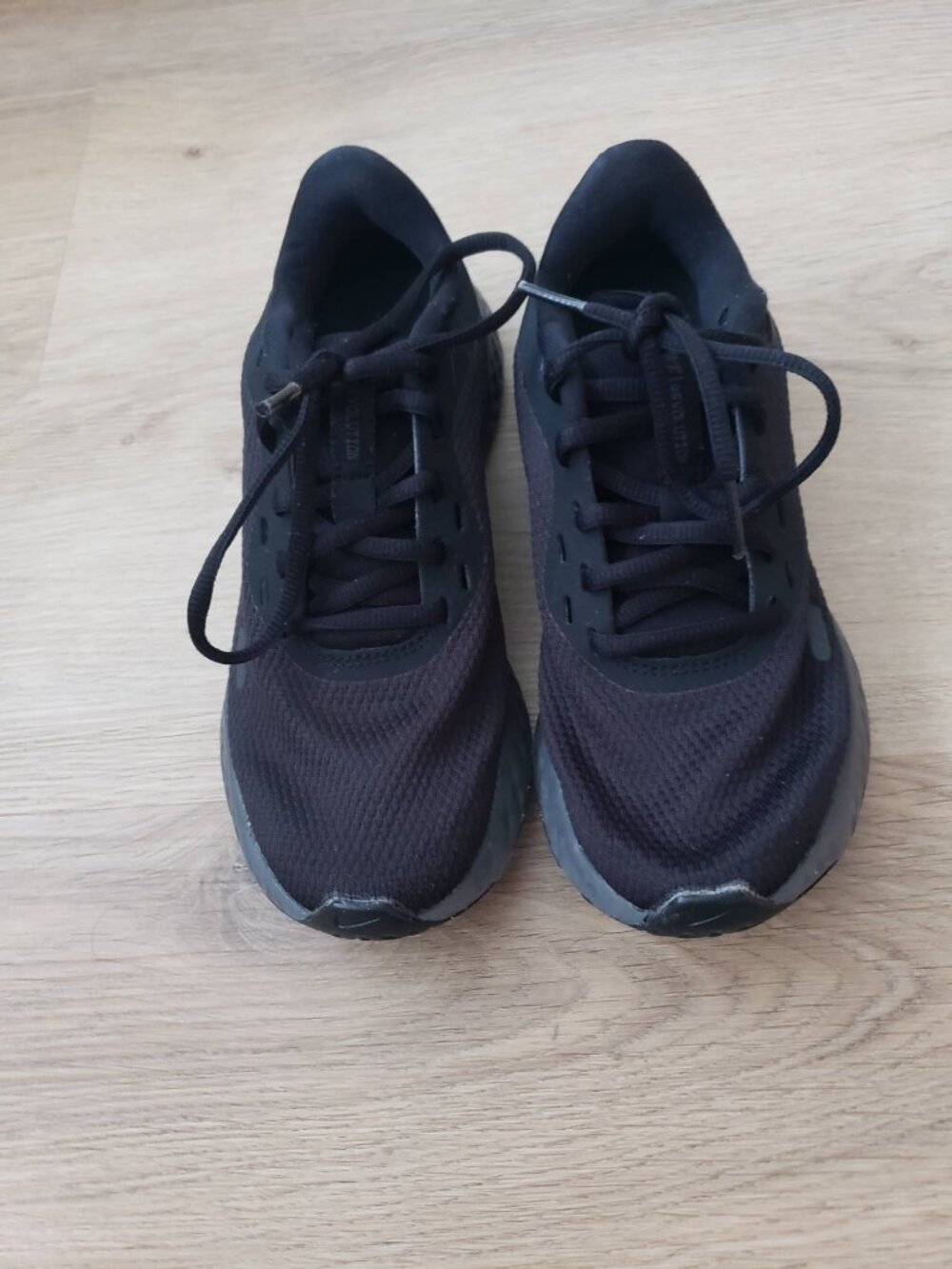 NIKE LIGHT WOMEN SNEAKERS SIZE 6